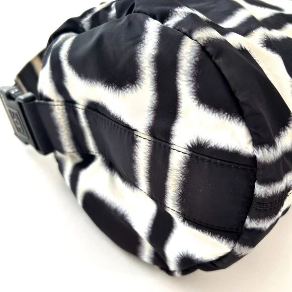 CHANEL Black and White Patterned Shoulder Bag with Leather Logo Patch - Picture 9 of 15